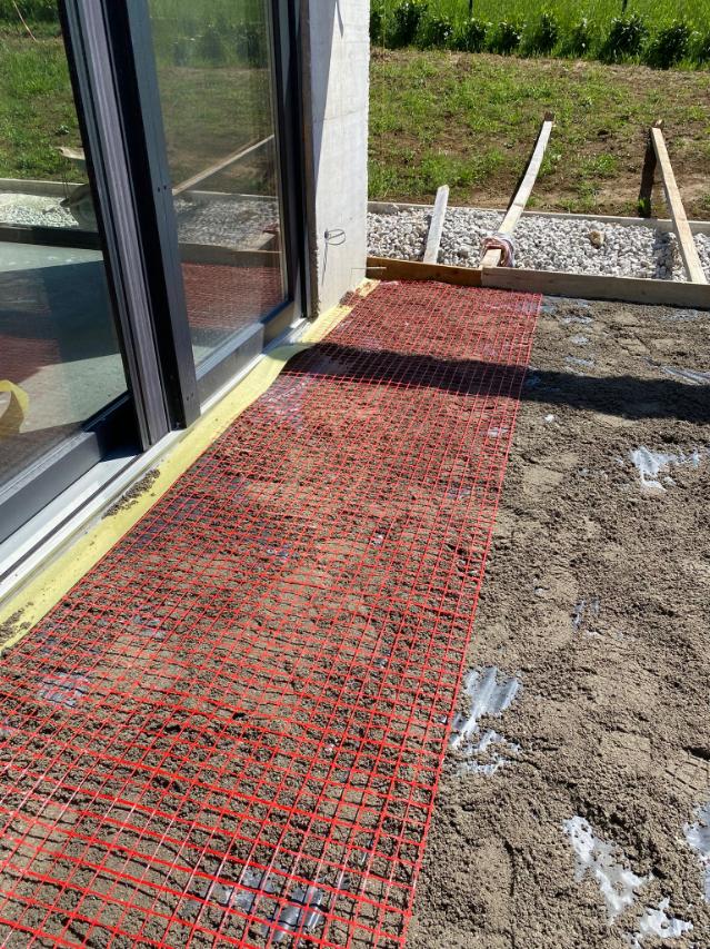 Wie Solidian Primafloor sowohl Innen- als auch Außenestriche in einem Villenprojekt verstärkte3